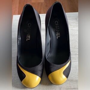 Vintage Silk CHANEL Black and Yellow heels SZ 36